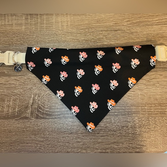 Cowboy Skulls over the collar bandana - Picture 2 of 4